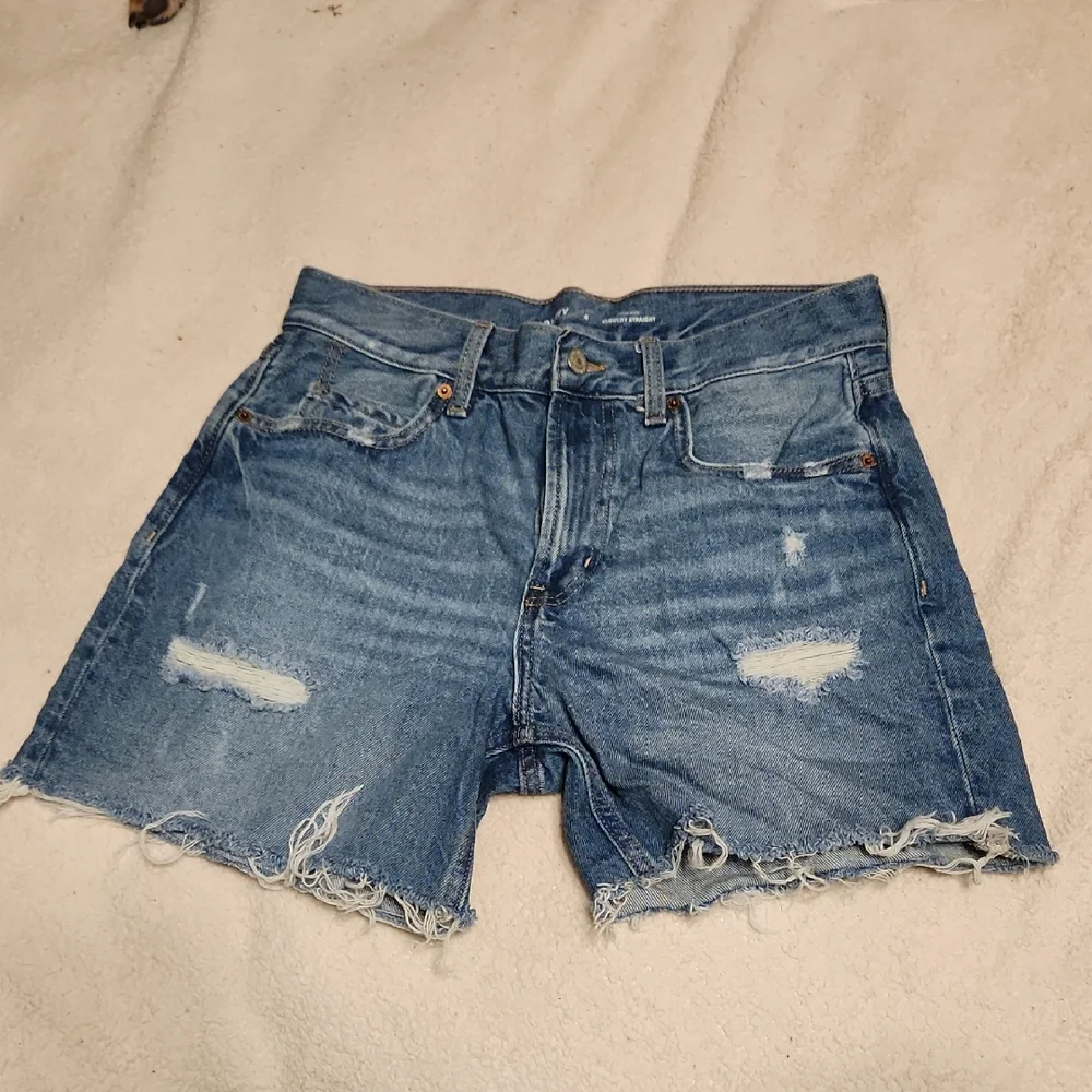 Old Navy Slouchy Straight High Rise Frayed Blue Jean Shorts Size 4 Denim - Picture 1 of 7